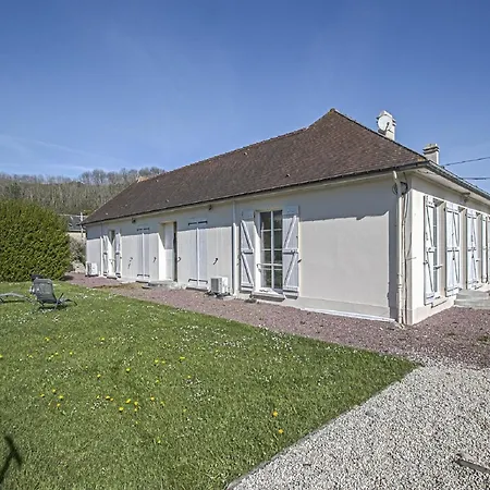 Holiday home Spacious In Aure Sur With Garden