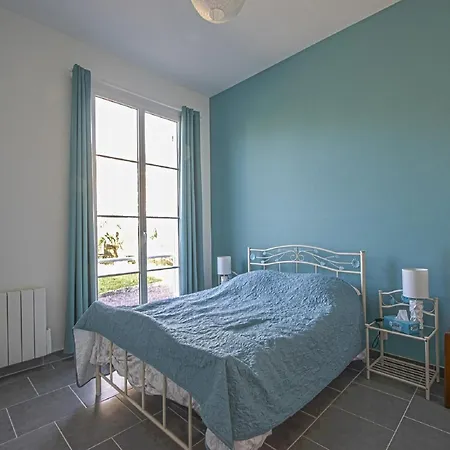 Spacious In Aure Sur With Garden