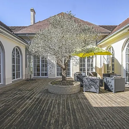 Spacious In Aure Sur With Garden