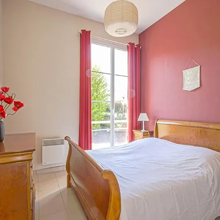 Spacious In Aure Sur With Garden