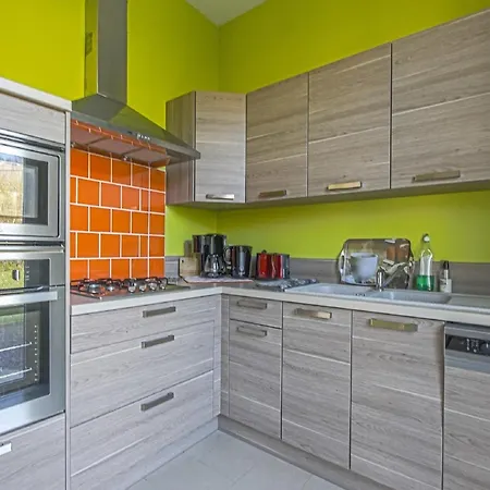 Holiday home Spacious In Aure Sur With Garden