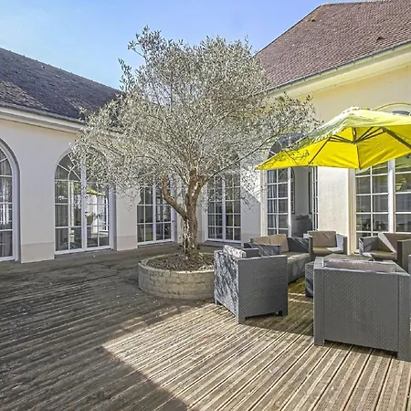 Holiday home Spacious In Aure Sur With Garden Sainte-Honorine-des-Pertes