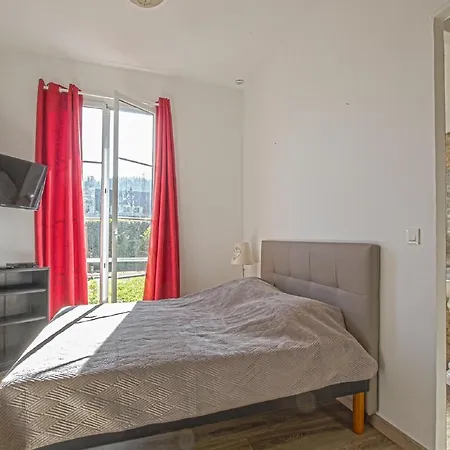 Spacious In Aure Sur With Garden Holiday home *