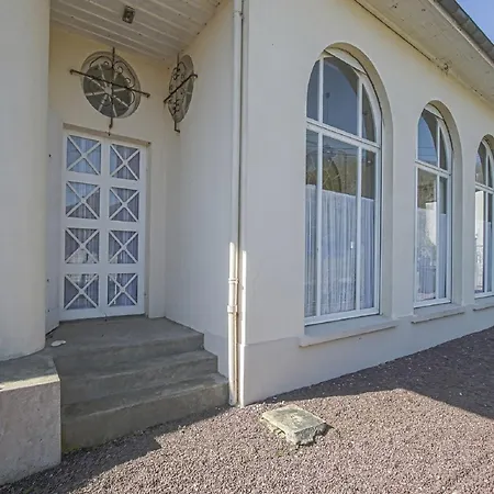 Spacious In Aure Sur With Garden Holiday home Sainte-Honorine-des-Pertes