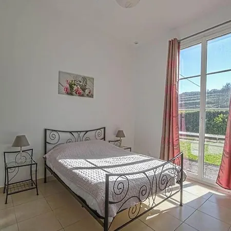 Vakantiehuis Spacious In Aure Sur With Garden *