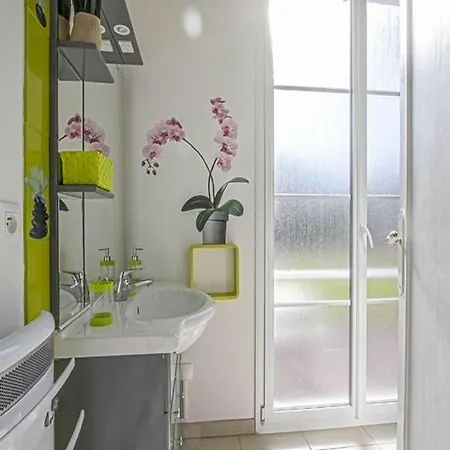 Spacious In Aure Sur With Garden