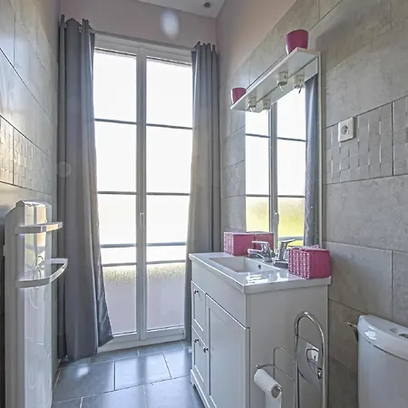 Spacious In Aure Sur With Garden