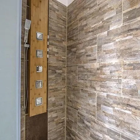 Vakantiehuis Spacious In Aure Sur With Garden *