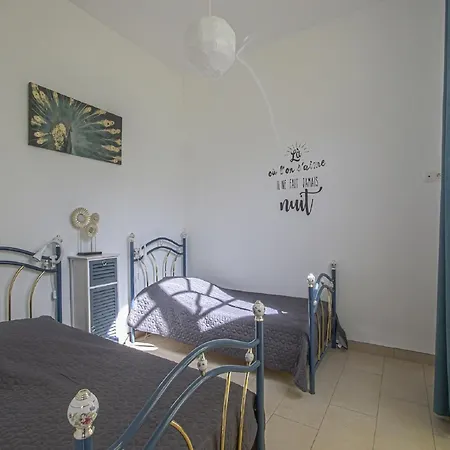Spacious In Aure Sur With Garden