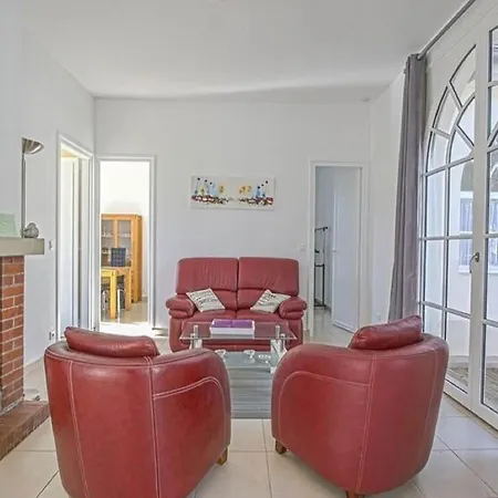 Spacious In Aure Sur With Garden Vakantiehuis Sainte-Honorine-des-Pertes