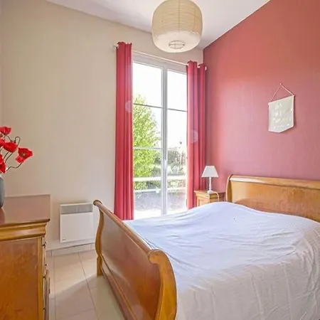 Spacious In Aure Sur With Garden