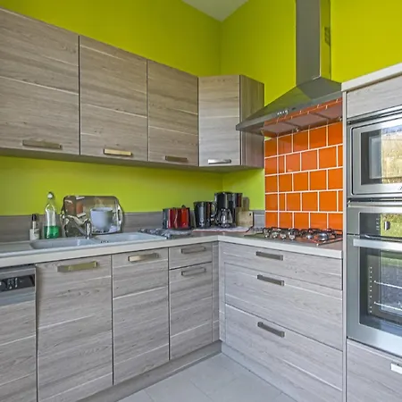 Spacious In Aure Sur With Garden Sainte-Honorine-des-Pertes