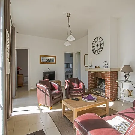 Spacious In Aure Sur With Garden Sainte-Honorine-des-Pertes
