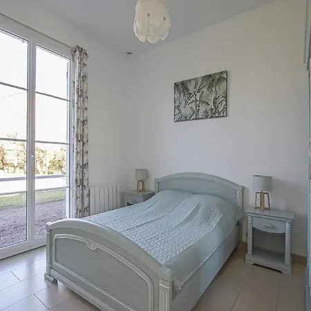 Vakantiehuis Spacious In Aure Sur With Garden *