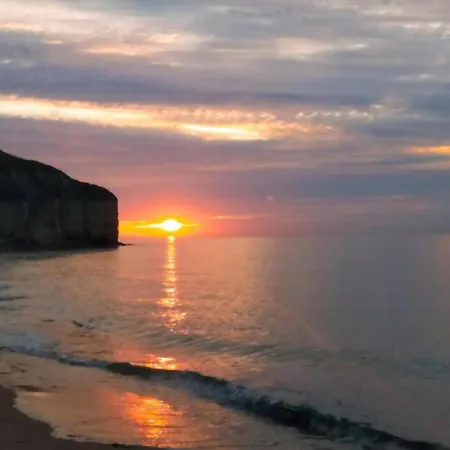 Vakantiehuis Spacious In Aure Sur With Garden Sainte-Honorine-des-Pertes