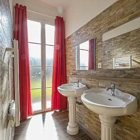 Spacious In Aure Sur With Garden Vakantiehuis