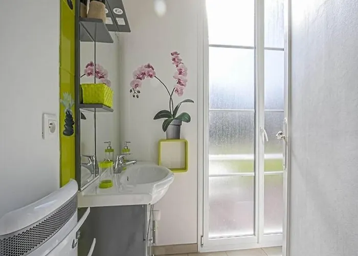 Spacious In Aure Sur With Garden