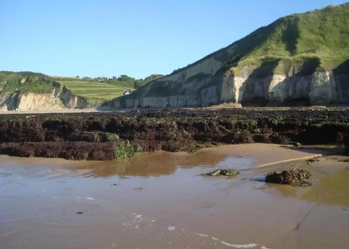 Feriehus Spacious In Aure Sur With Garden Sainte-Honorine-des-Pertes