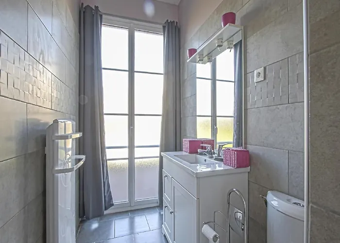 Spacious In Aure Sur With Garden