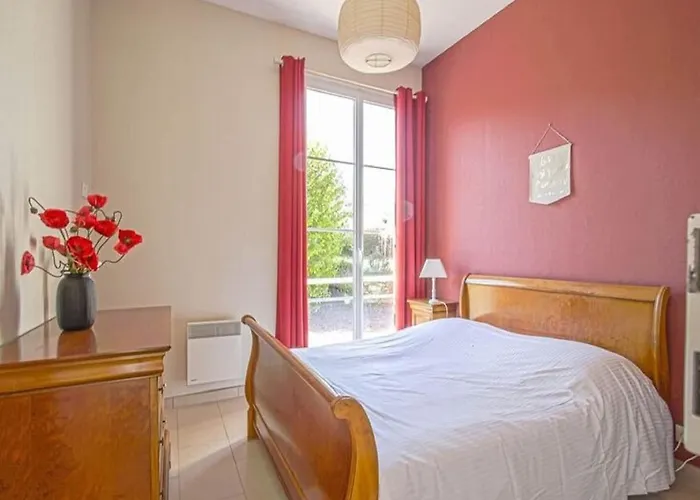 Spacious In Aure Sur With Garden