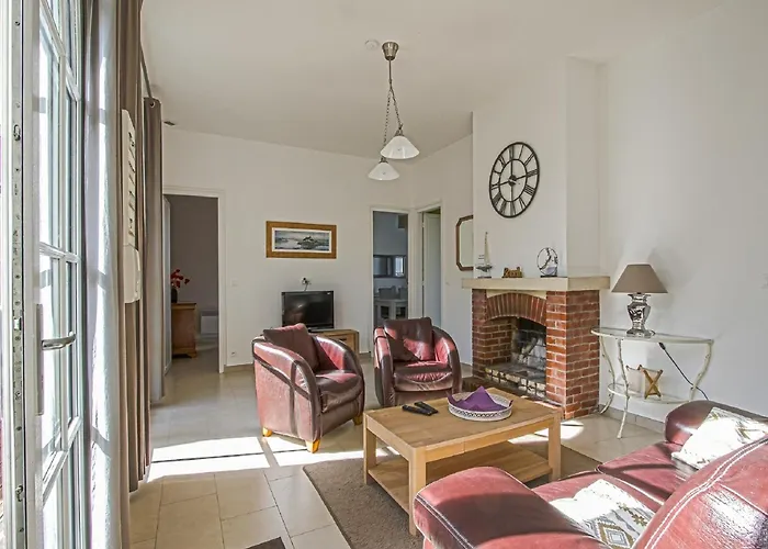 Spacious In Aure Sur With Garden Sainte-Honorine-des-Pertes