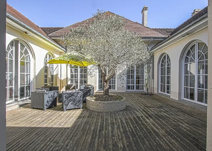 Spacious In Aure Sur With Garden