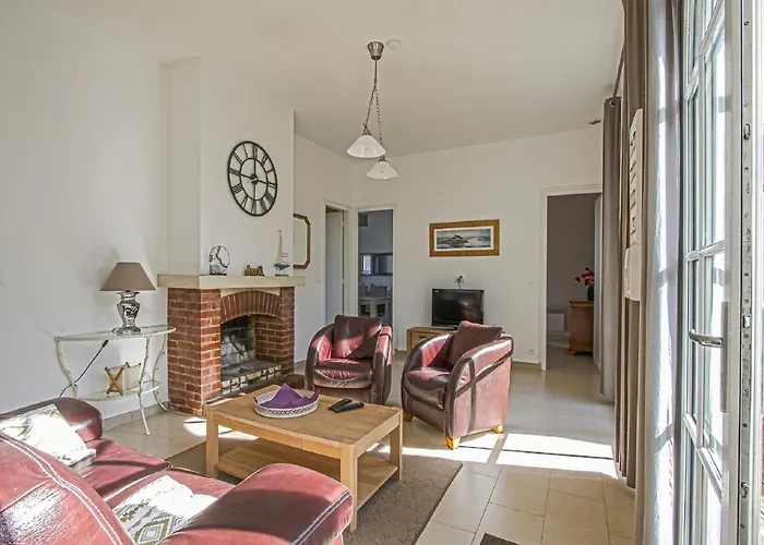 Ferienhaus Spacious In Aure Sur With Garden *