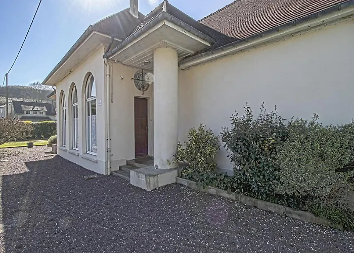 Spacious In Aure Sur With Garden Sainte-Honorine-des-Pertes